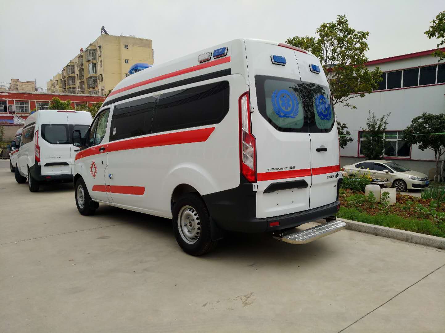 福特新全顺救护车