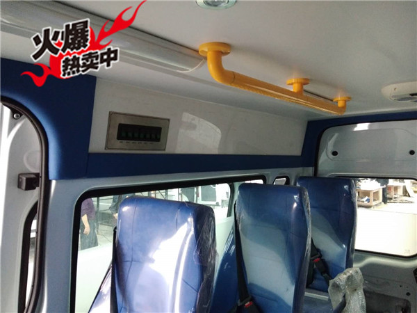 新世代全顺v348江铃救护车（卧铺版）