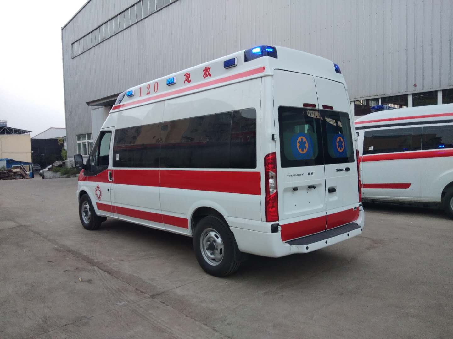 江铃福特新世代全顺（长轴）救护车