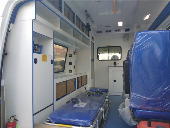 江铃特顺监护型救护车（高顶/长轴）