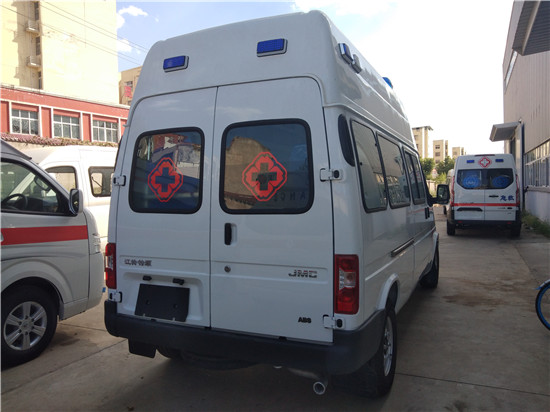 江铃特顺监护型救护车（高顶/长轴）