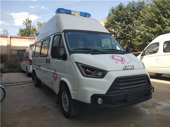 江铃特顺监护型救护车（高顶/长轴）