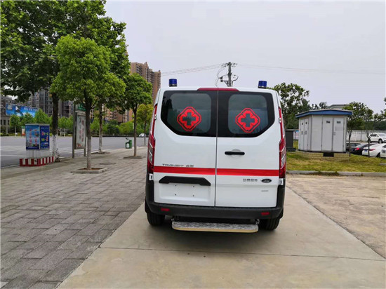 江铃V362自动档救护车（短轴低顶行政版）