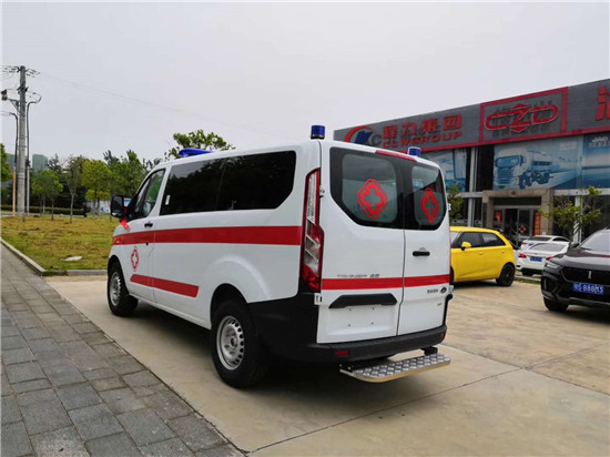 江铃V362自动档救护车（短轴低顶行政版）
