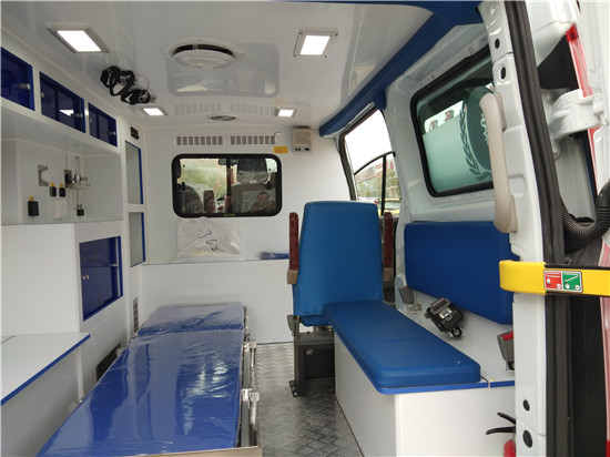 江铃V362自动档救护车（短轴低顶行政版）