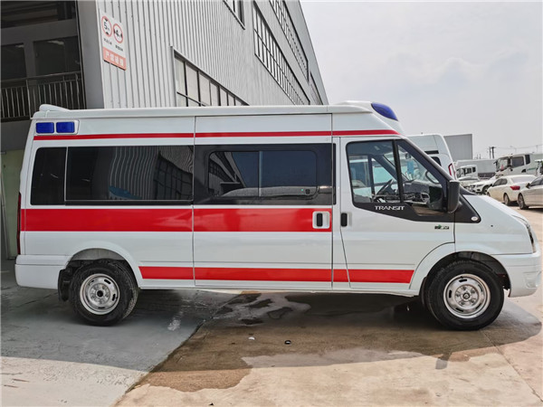 江铃全顺V348长轴中顶救护车（凸台版）