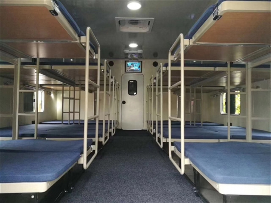重汽豪沃T5G24人宿营车