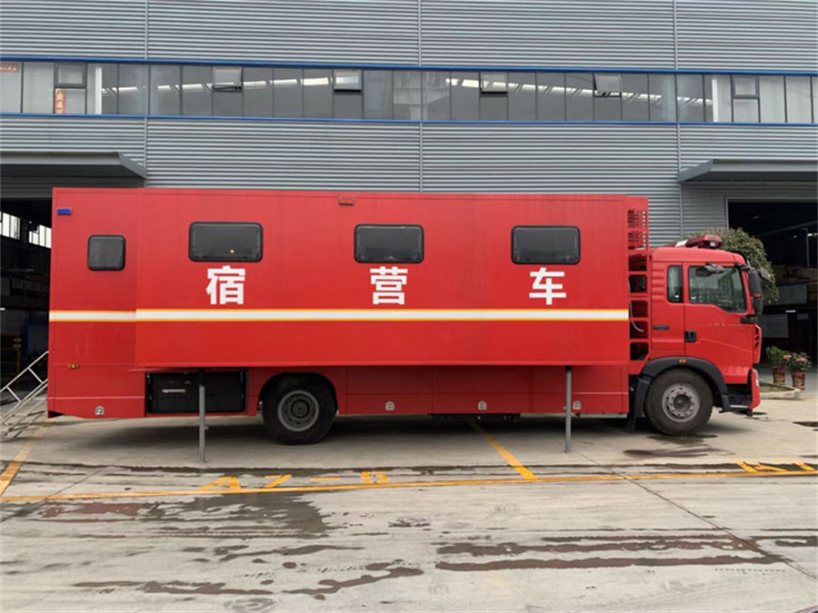 重汽豪沃24人宿营车