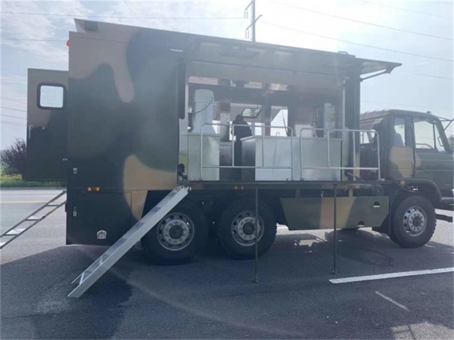 东风六驱自行式炊事车