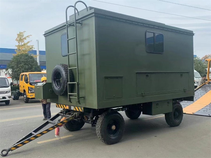 拖挂越野餐车