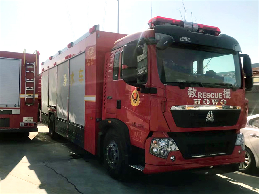 重汽豪沃移动净水车