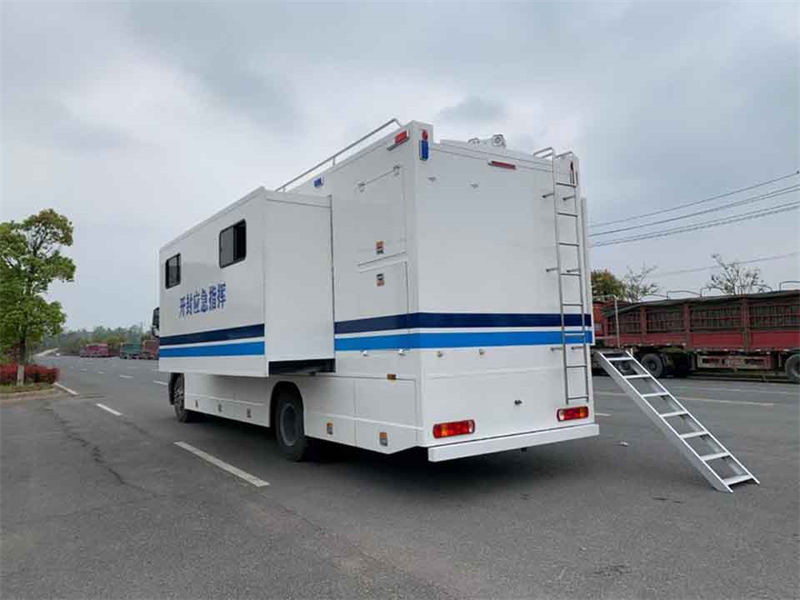 重汽豪沃指挥车