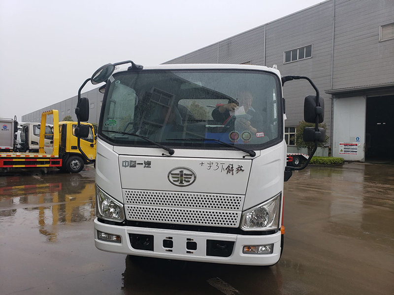 北京牌的国六蓝牌解放清障车