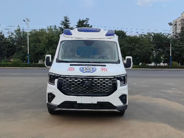 江铃福特T8救护车