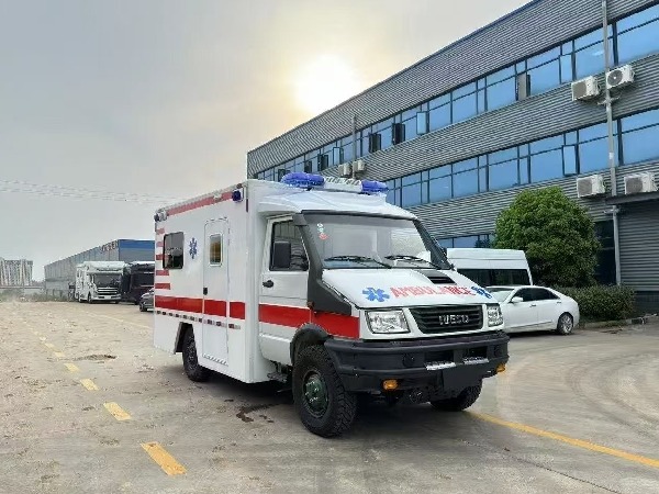 依维柯4X4救护车