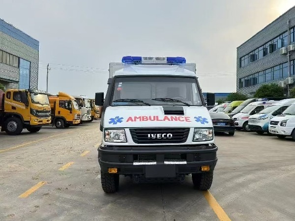 依维柯4X4救护车
