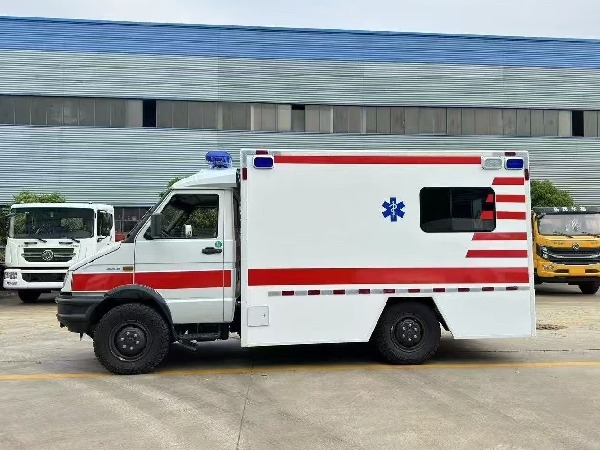 依维柯4X4救护车