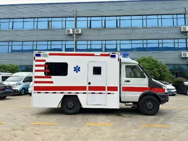 依维柯4X4救护车