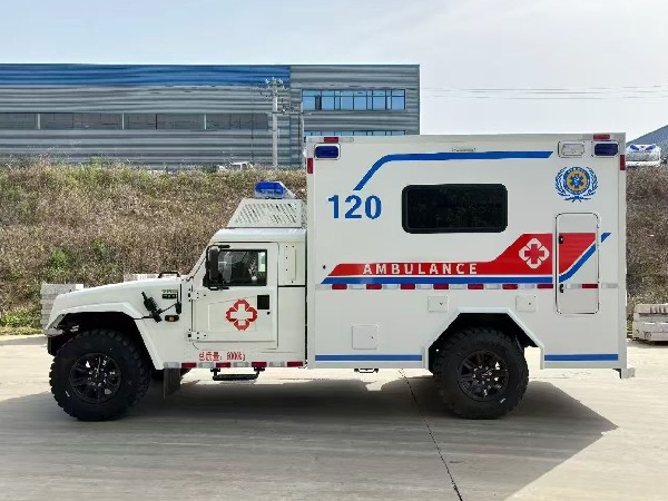 猛士 4X4 救护车
