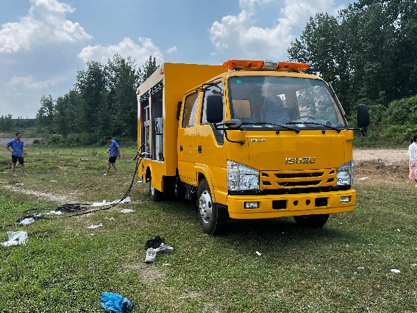 五十铃双排座排水车（1000立方）