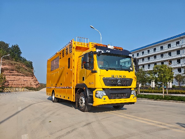 重汽豪沃排涝救险车（2000立方）