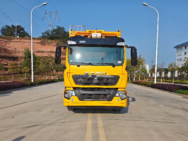 重汽豪沃排涝救险车（2000立方）