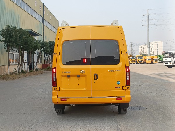 大通V80工程救险车（气防车）