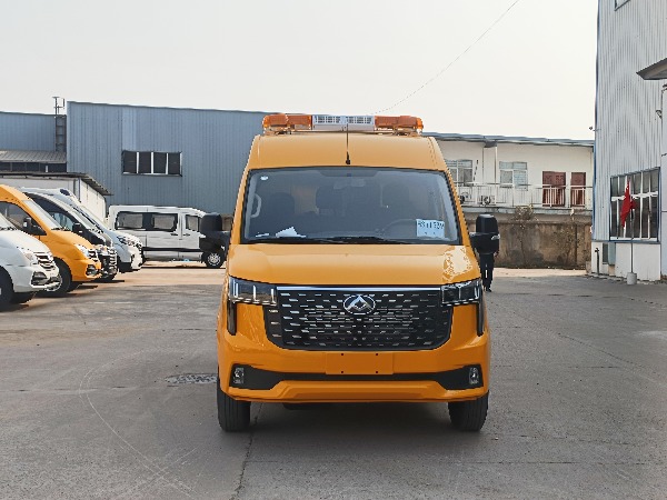 大通V80工程救险车（气防车）